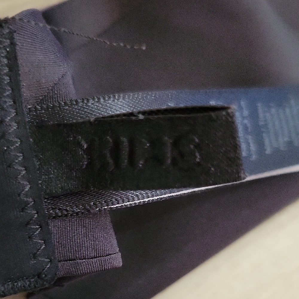 SKIMS Classic Black Bra 36A - Picture 2 of 5